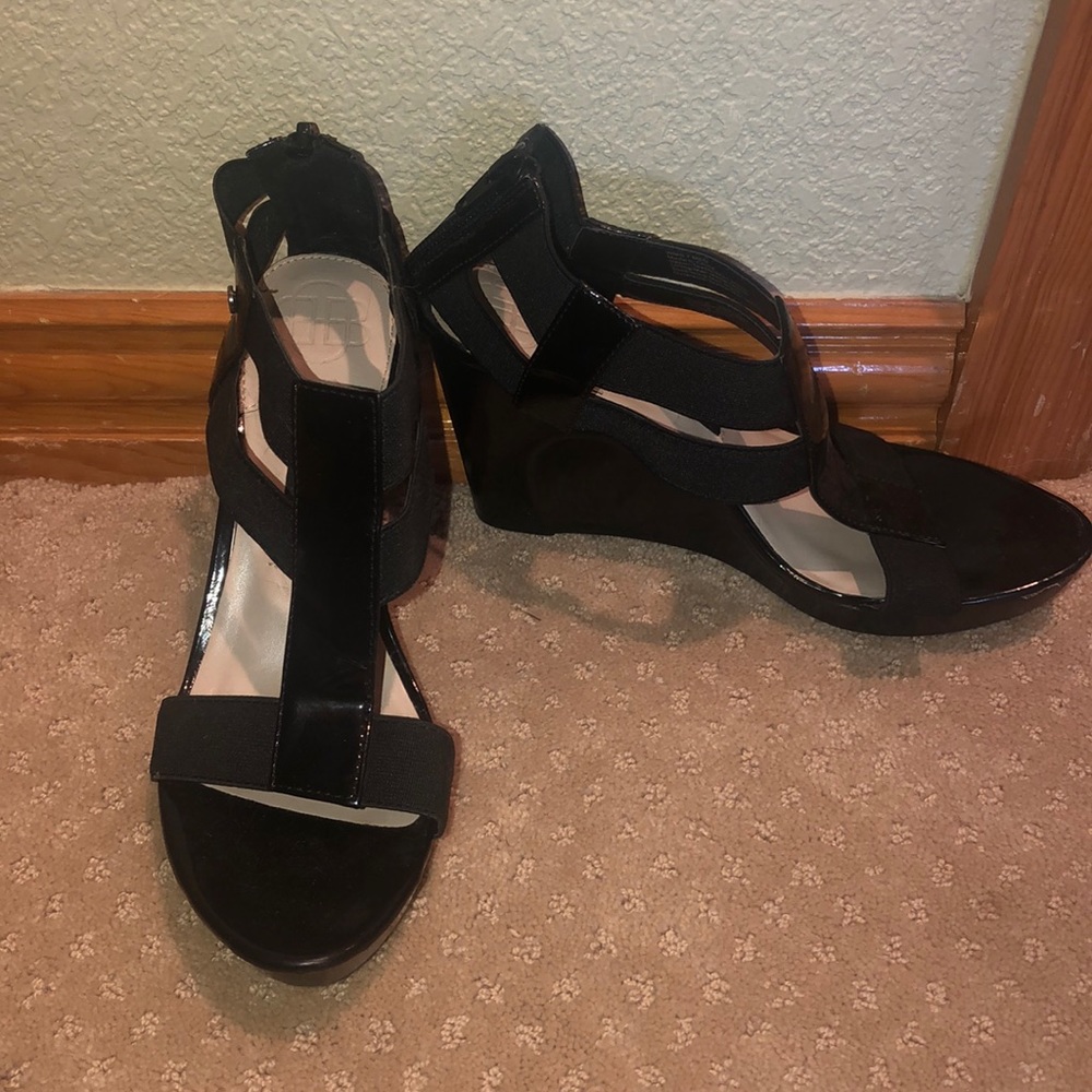 Dana Bachman size 7 black wedges